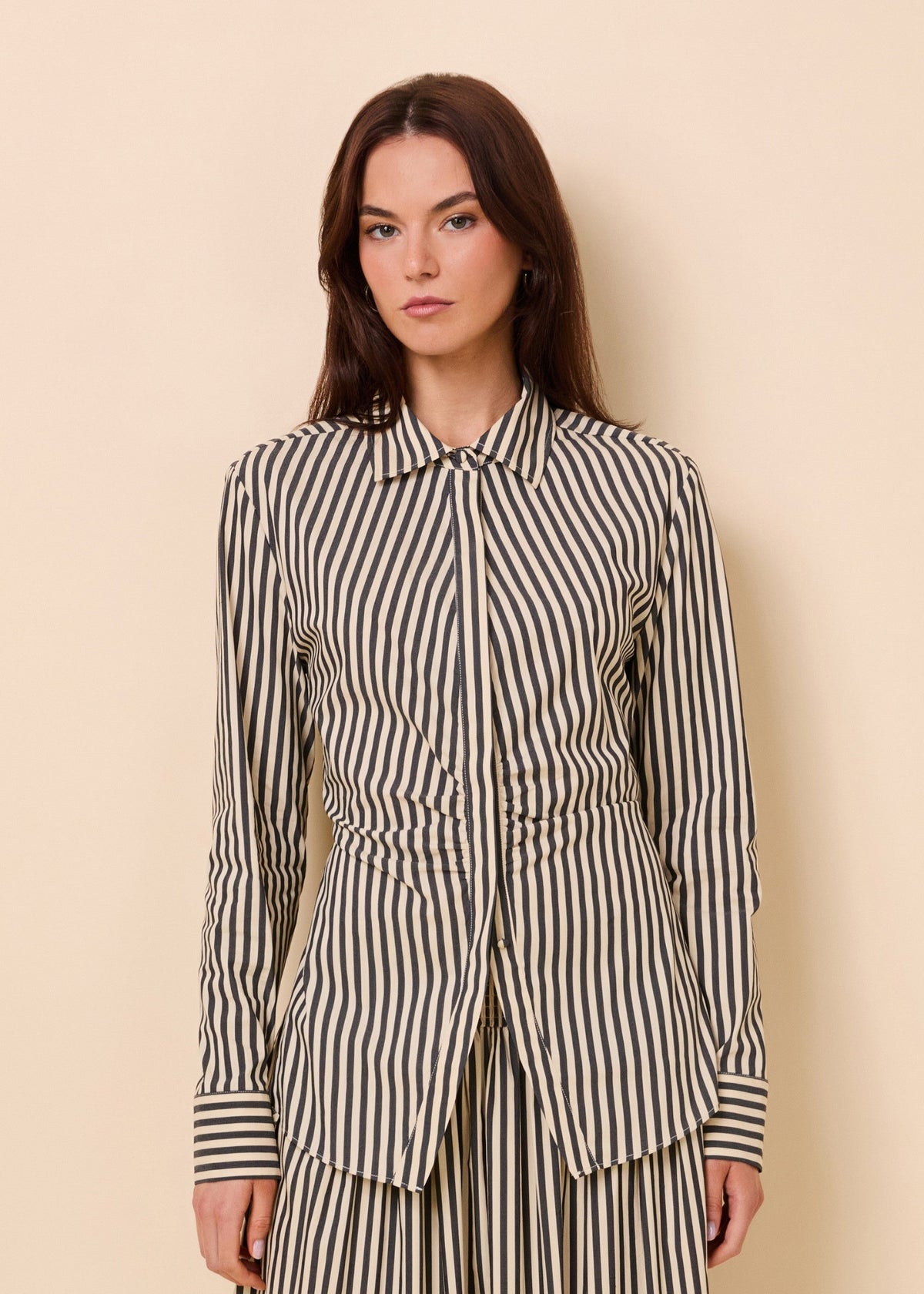 Solid & Striped Tinsley Tie Button Down Poplin Top in Noir / Khaki Stripe