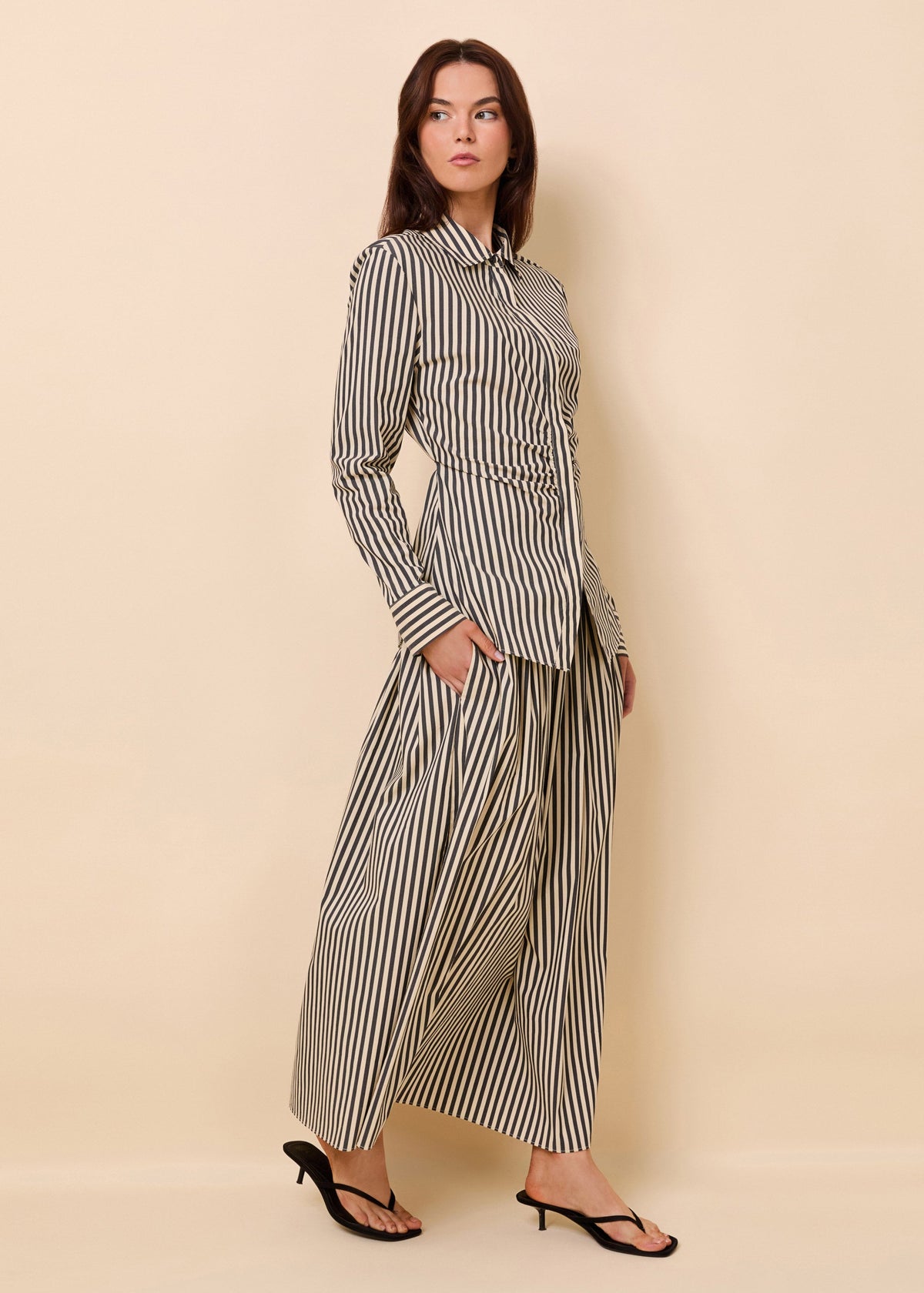 Solid & Striped Tinsley Tie Button Down Poplin Top in Noir / Khaki Stripe