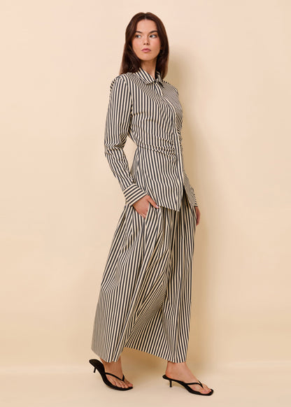 Solid & Striped Tinsley Tie Button Down Poplin Top in Noir / Khaki Stripe