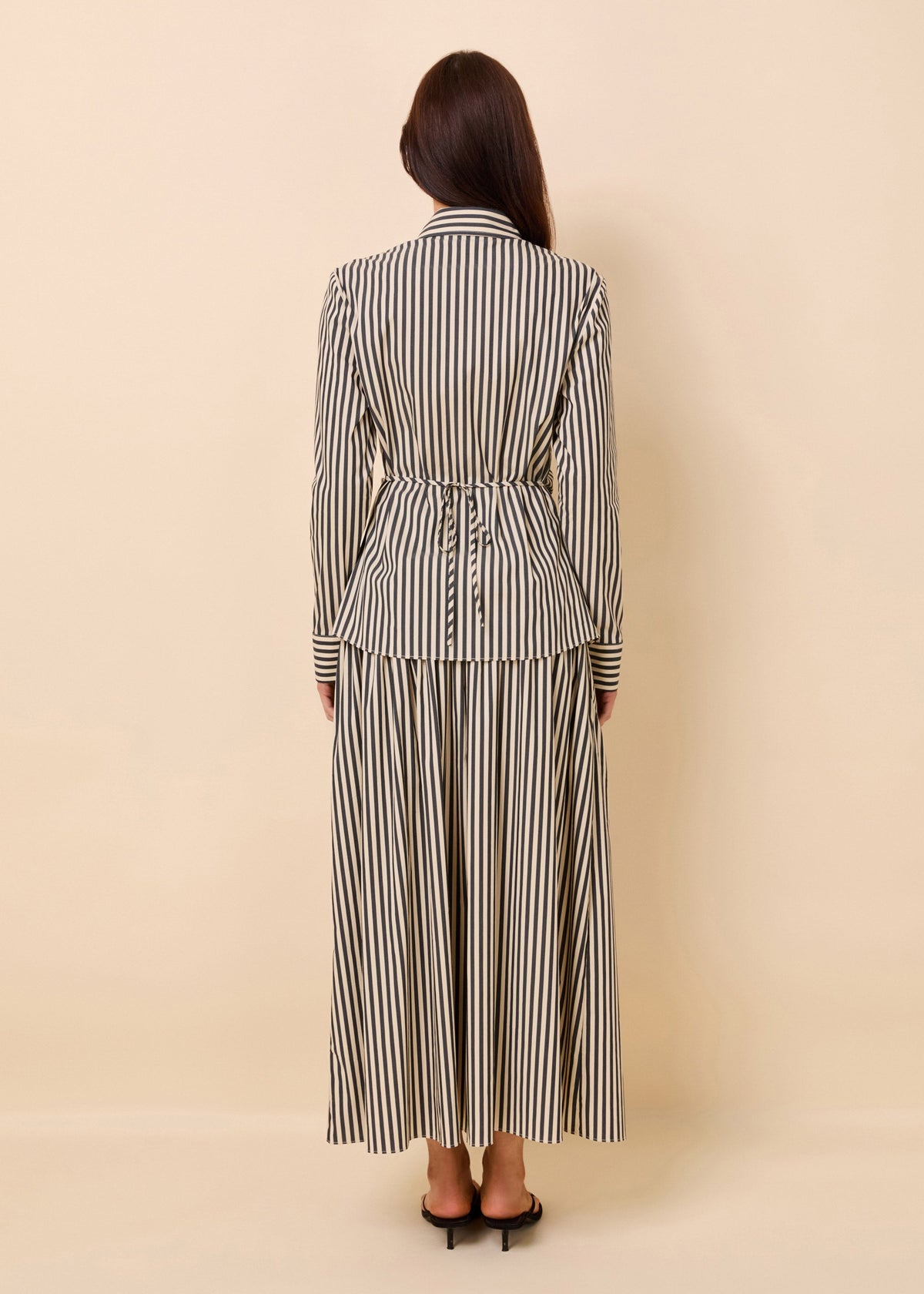 Solid & Striped Tinsley Tie Button Down Poplin Top in Noir / Khaki Stripe