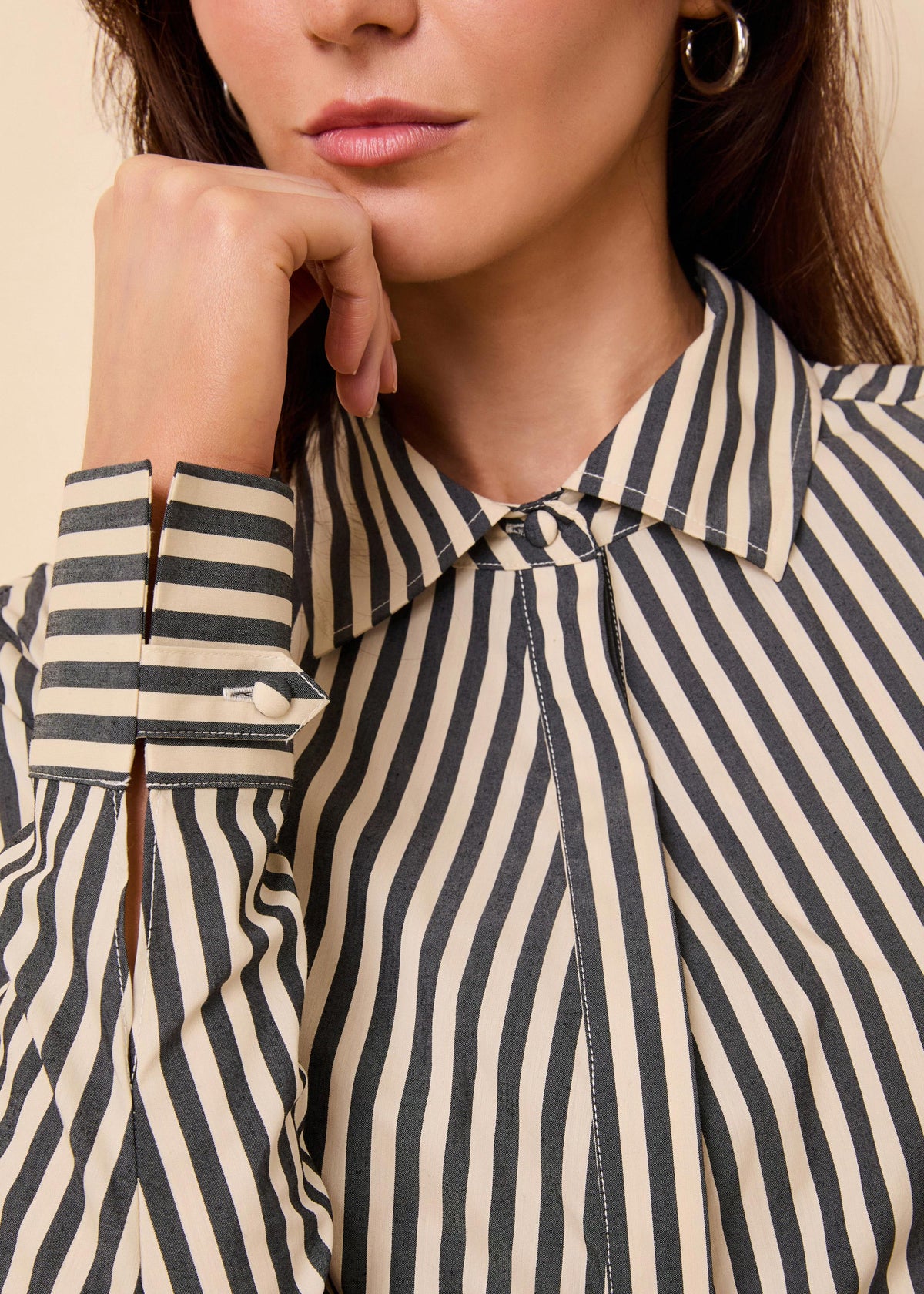Solid & Striped Tinsley Tie Button Down Poplin Top in Noir / Khaki Stripe