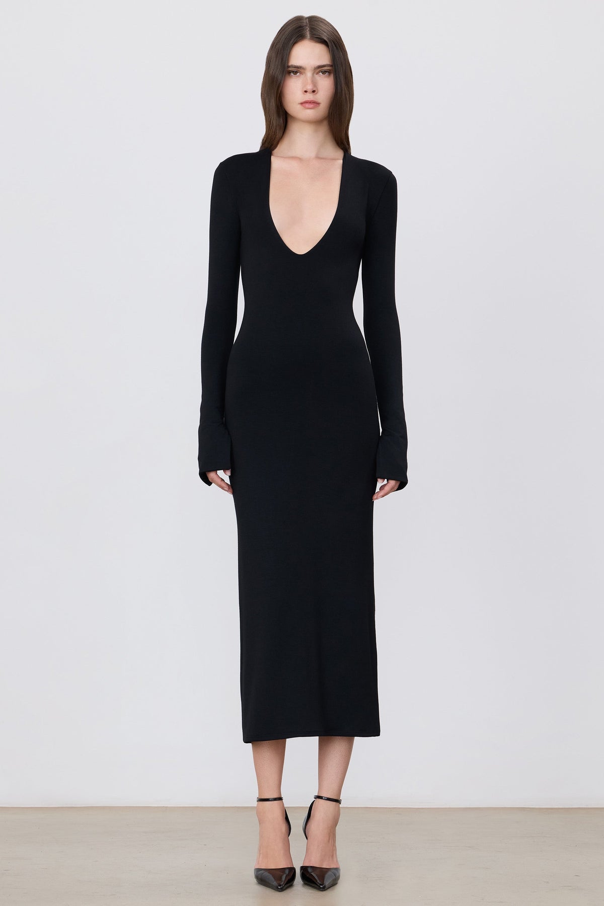 Eterne Deep-v Midi Dress in Black