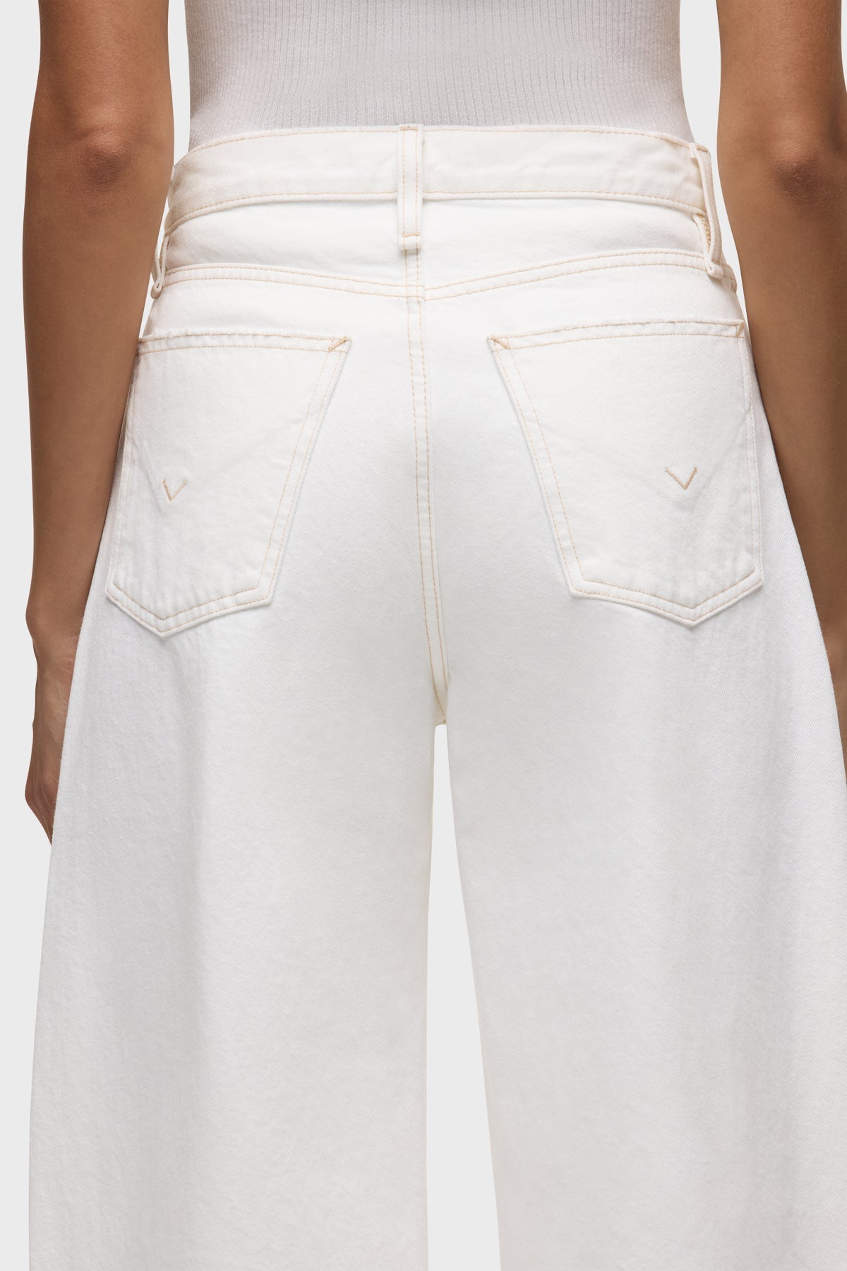 Hudson Bailey Relaxed Barrel Jean in White